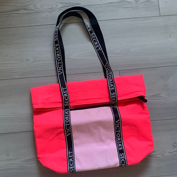 Victoria’s Secret - Zippered Insulated Cooler - Picture 5 of 7